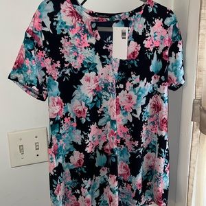 NWT Heimish USA Size small flora stretchy tee